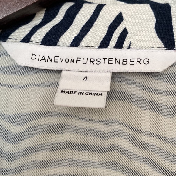 DVF iconic wrap dress - Picture 2 of 5